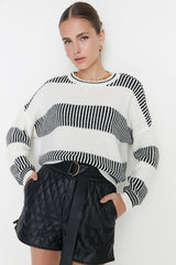 black and white knitted top