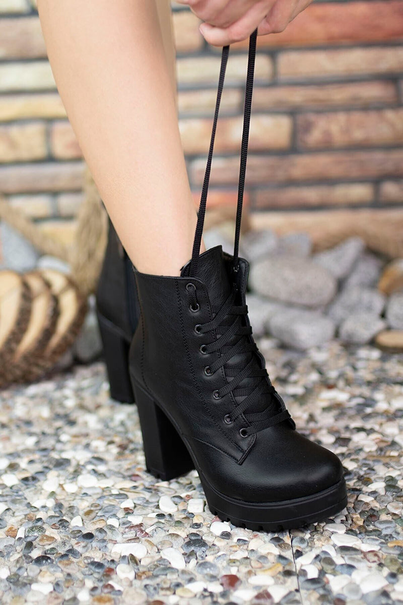 Heeled boots