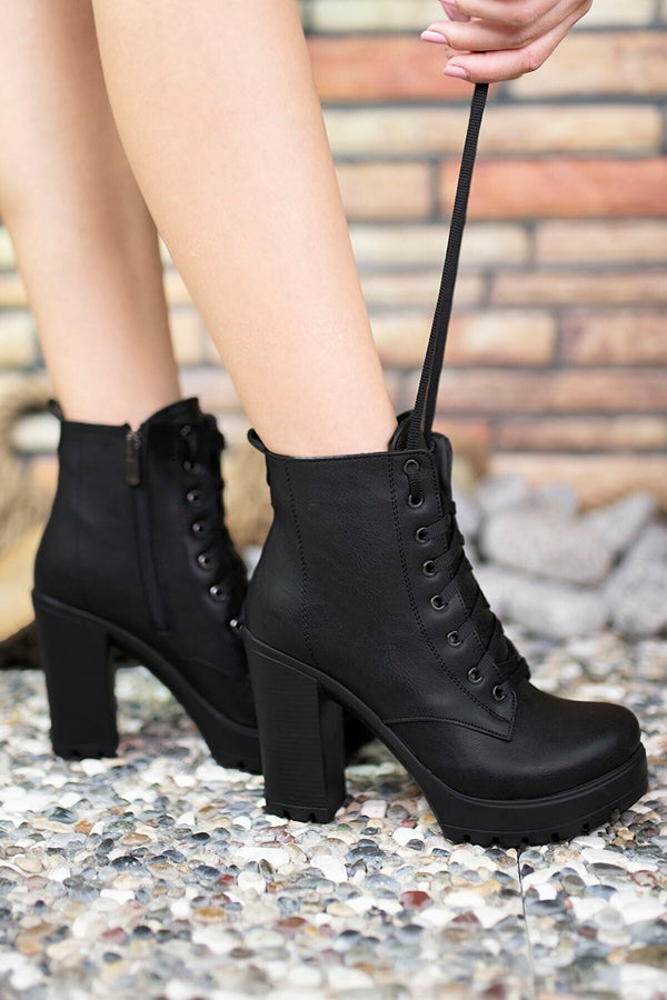 Heeled boots