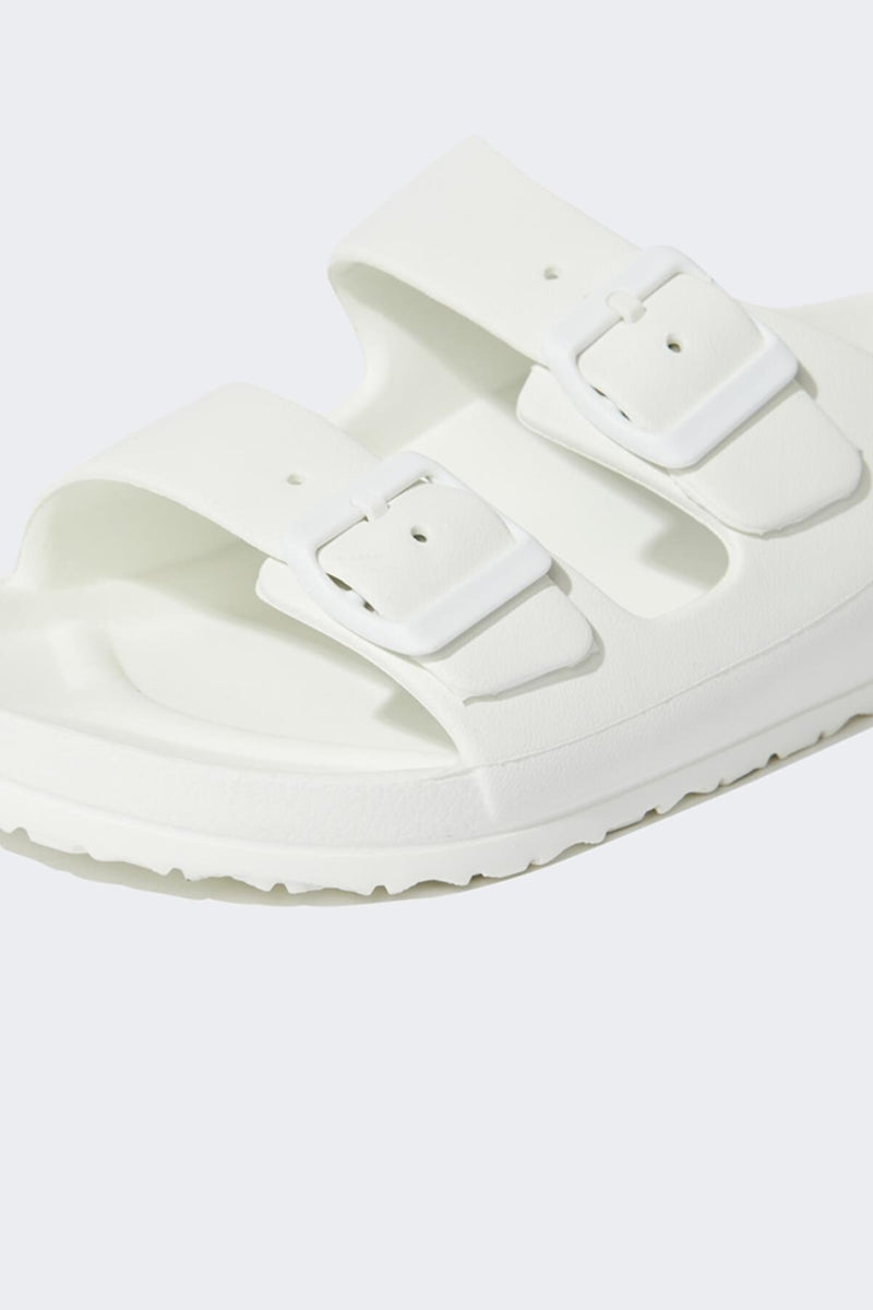 flat slippers